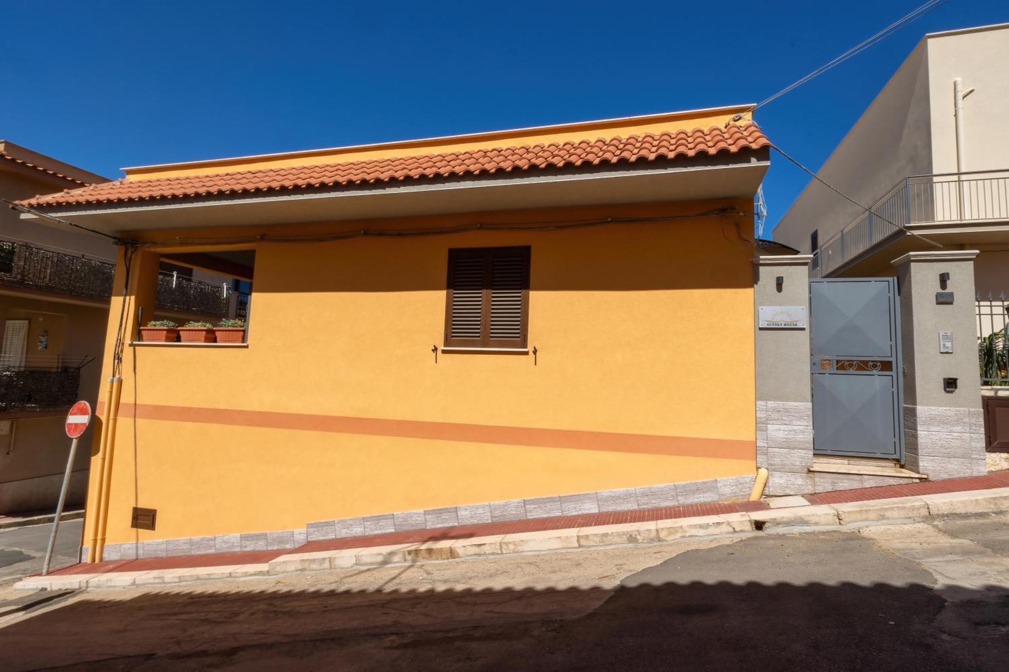 Sunset House Acomodação com café da manhã Balestrate Exterior foto
